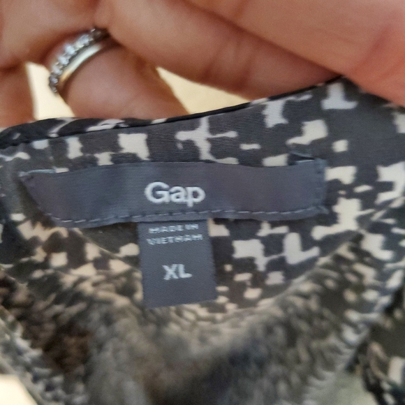 GAP XL Geometric Sleeveless V-Neck Casual Summer Lightweight Top - Picture 2 of 4